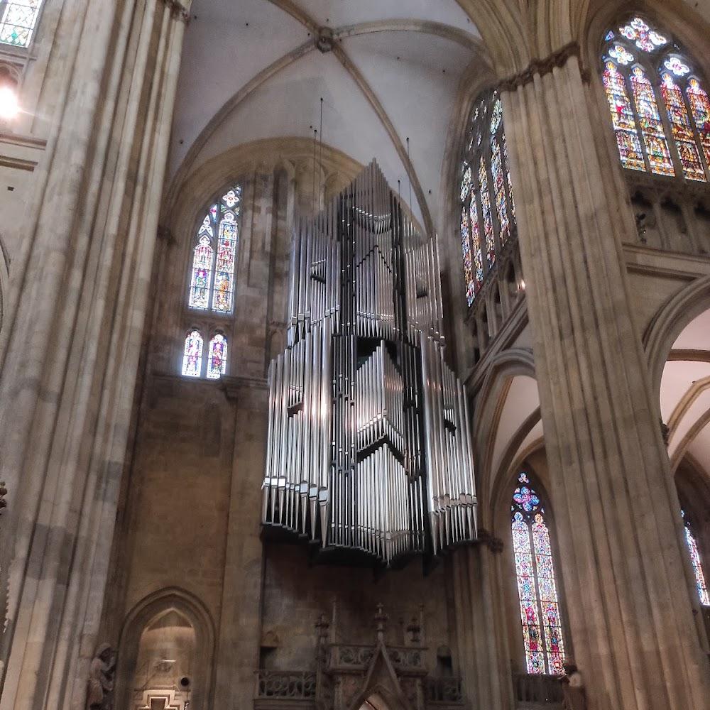 A large pipe organ in Cologne Cathedral.